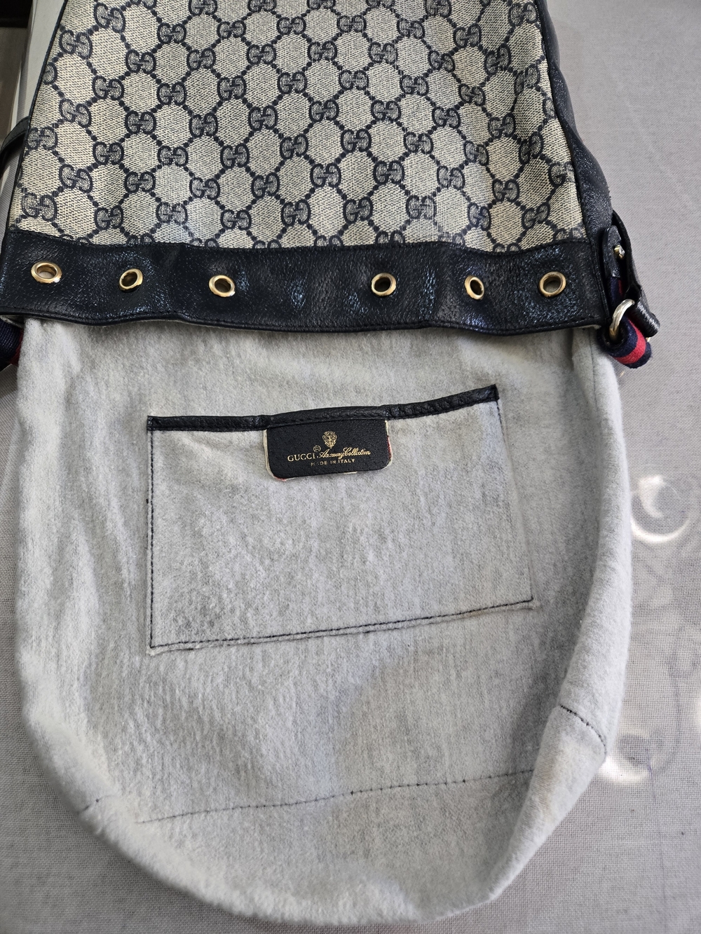 Gucci Black/Beige GG Canvas Drawstring Shoulder Bag - Picture 7 of 10